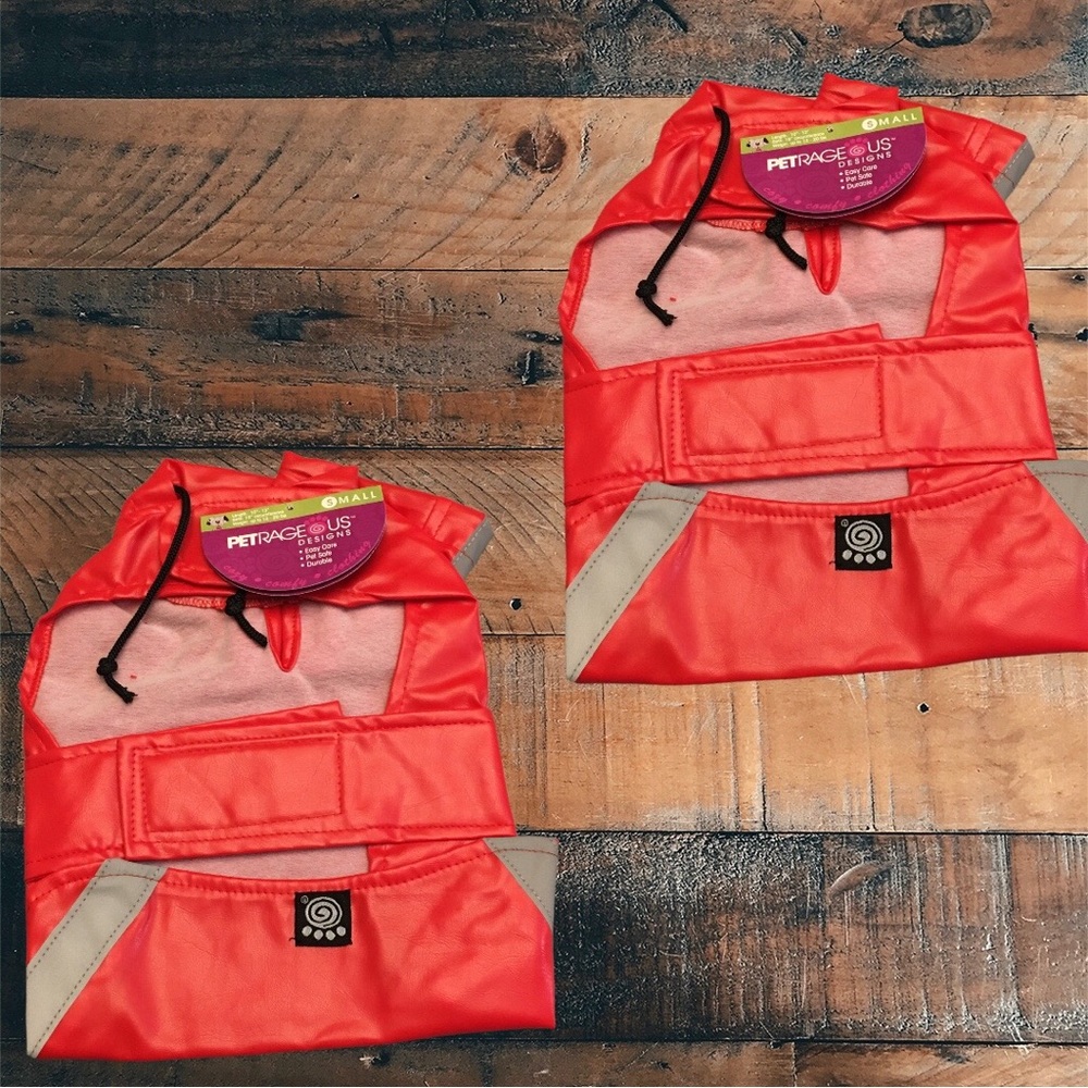 Petrageous brand Dog Rain Coat, NWT, sz Small